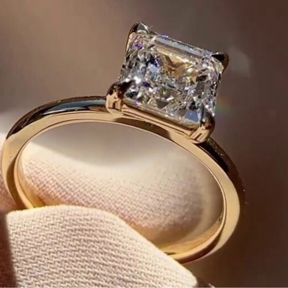 Elegant Sterling Silver CZ 2 CT Diamond Ring US Size 8